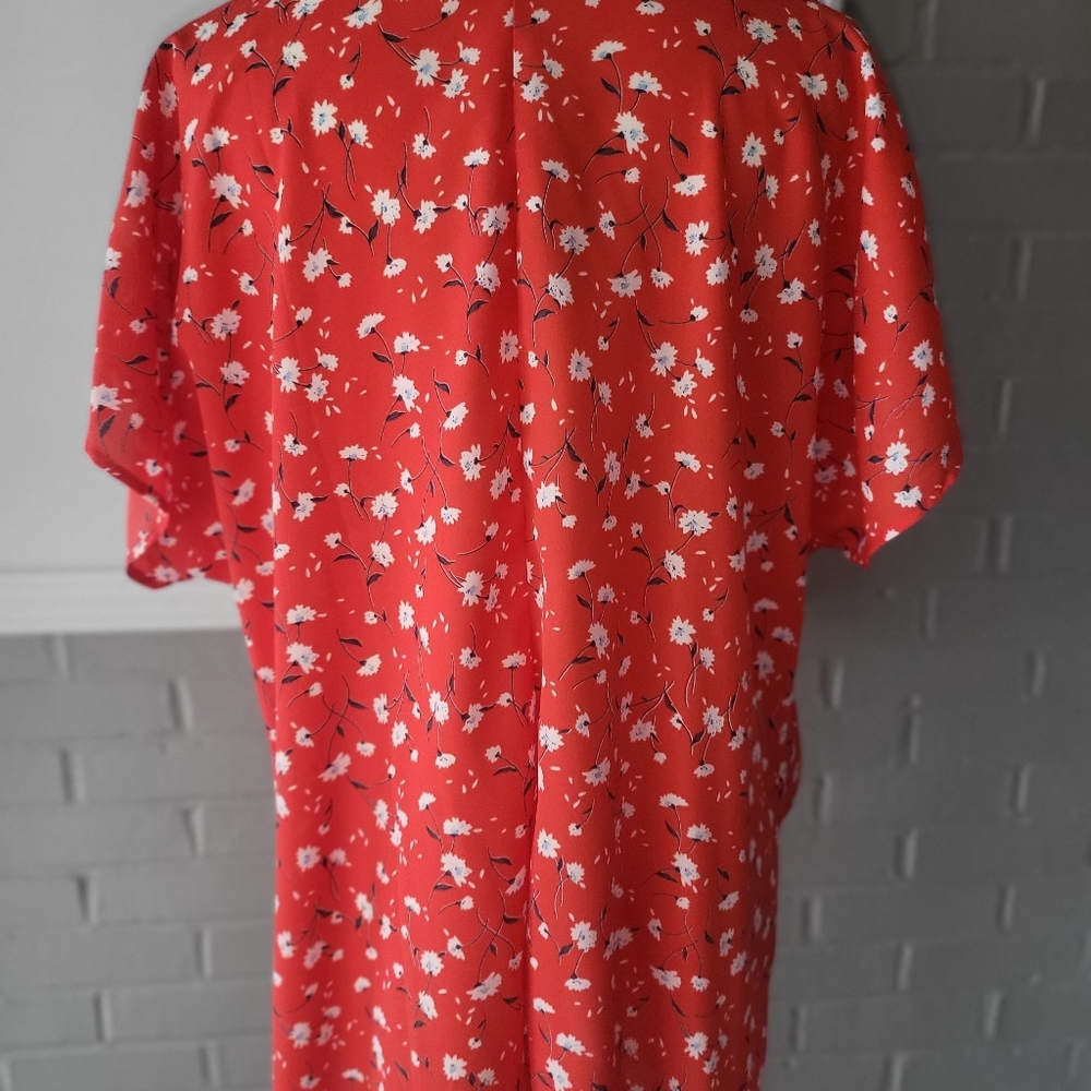West Kei Red Floral V-Neck Blouse - Picture 3 of 5